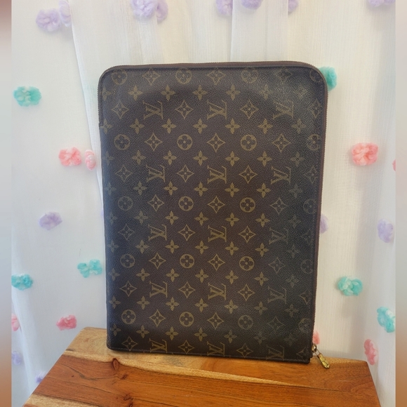 Louis Vuitton Handbags - Authentic Louis Vuitton Document/Laptop Holder TH8912